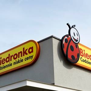 -50% i moc gratisowych produktów. Biedronka nie zwalnia tempa z promocjami