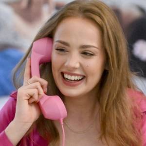 Wiktoria Gąsiewska cała na różowo! Oryginalna suknia przyciąga wzrok [WIDEO]