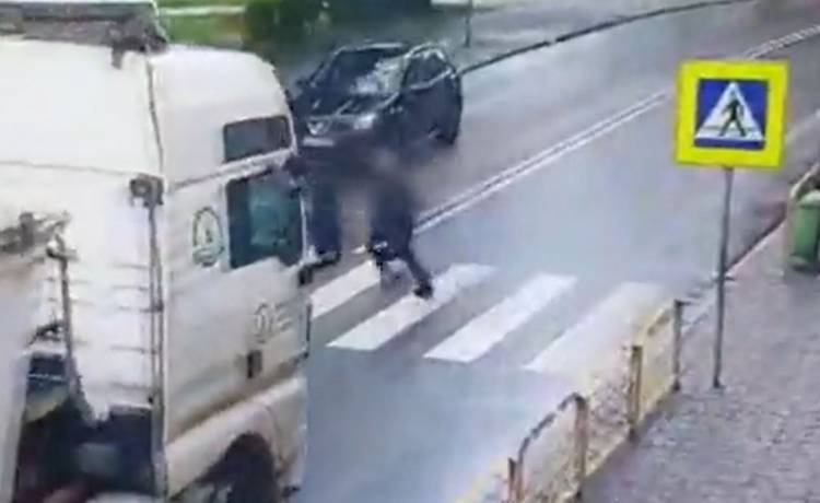 Chwile grozy na pasach. Kierowca został ukarany wysokim mandatem [WIDEO]