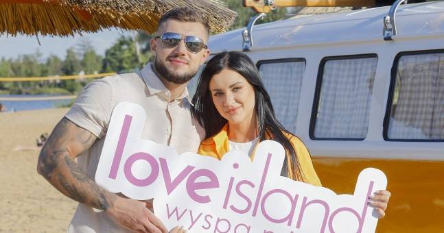 Ania i Włodek z "Love Island" na nowym zdjęciu. Z humorem nawiązali do oświadczyn. Inna uczestniczka show komentuje! 