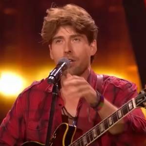 Michał Sołtan walczy o finał w "The Voice of Poland". Nie wszyscy znają jego przeszłość [WIDEO]