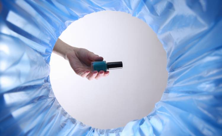 Gdzie wyrzucić lakier do paznokci? Fot. shutterstock.com