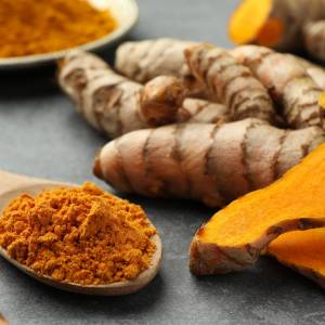 Kurkuma ma wiele zdrowotnych właściwości. Zrobisz z nią złote mleko