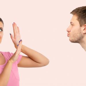 Bycie w związku wyszło z mody? Młode kobiety uważają, że posiadanie chłopaka to dziś obciach