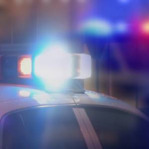 Policjanci w szoku: 21-latek wystawał przez boczną szybę jadącego auta, bo nie miał czasu go odśnieżyć