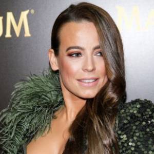 Anna Mucha zrzuciła stanik. Aktorka topless rozgrzała internautów