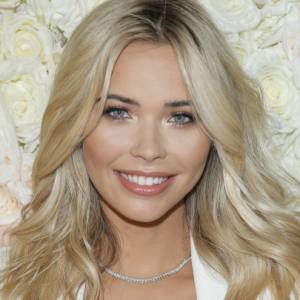 Sandra Kubicka rozgrzewa sieć! Modelka pozuje w biustonoszu i zachwyca spojrzeniem [ZDJĘCIE]