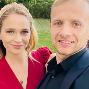 Paweł i Marta z "Rolnik szuka żony 7" bawią się na wieczorze kawalerskim i wieczorze panieńskim. "Piękna niespodzianka" [ZDJĘCIA]                                                                       