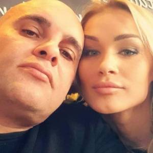 "Googlebox". Dominik Abus zmagał się z ciężką chorobą. "Nie wychodziłem dwa lata z domu"