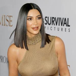 Kim Kadashian jak prawdziwa syrena! Celebytka pływa w basenie w skąpym bikini [FOTO]