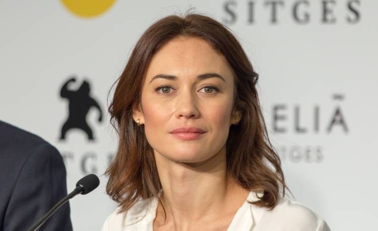 "Dziewczyna Bonda" zarażona koronawirusem. "Już prawie tydzień jestem chora"                                                                   