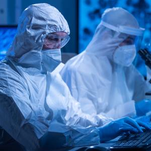  Jest bardziej zakaźny... Nowy subwariant koronawirusa. Jakie są jego objawy?