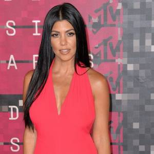 Kourtney Kardashian w samym bikini... na śniegu. Gorące kadry z Aspen rozgrzały internautów!
