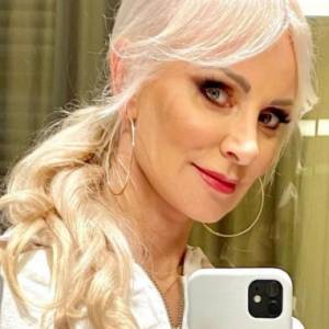 Gwiazda disco polo opisała dramatyczną sytuację na drodze: "Na naszych oczach spadało duże drzewo" [ZDJĘCIA]