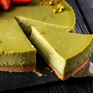 Pyszny sernik pistacjowy prosto od Ewy Wachowicz. Sprawdź, jak go zrobić!