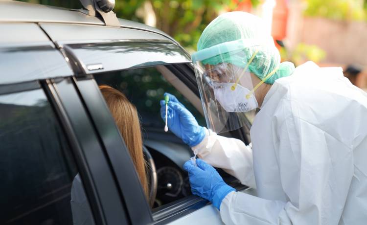 Wiceminister zdrowia podał dane. Ilu zaszczepionych zachorowało na Covid-19?   