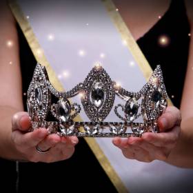 Szokująca wpadka podczas konkursu piękności. Uczestniczce wypadły zęby