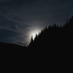 Kilkudziesięciu turystów zapomniało, że w górach po zmroku jest ciemno. TPN ma cenną wskazówkę dla turystów!