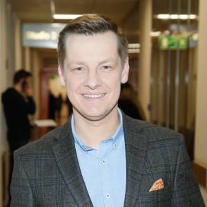 Marcin Mroczek pokazał, jak bawi się z ukochaną na plaży. Tym razem nie wszystko poszło zgodnie z planem! [ZDJĘCIA]