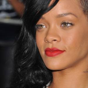 Rihanna z synem. W centrum - twarz chłopca! Nagranie piosenkarki to hit sieci [WIDEO]