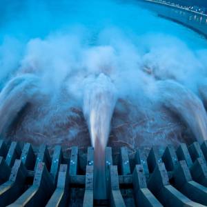 Telefon wpadł do zbiornika. Żeby go odzyskać, kazał wypompować dwa miliony litrów wody [WIDEO]