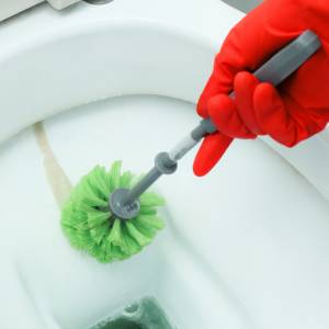 Jak usunąć kamień w łazience? Do wody dodaj składnik z kuchni!