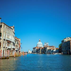 Surowa kara dla niemieckich turystów. Za zorganizowanie pikniku na placu w Wenecji zapłacili 4 tysiące euro kary 