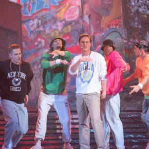 "TTBZ 15". Adam Zdrójkowski zrzuci aktorstwo dla rapu? Fenomenalne wykonanie hip-hopowego przeboju! [WIDEO]