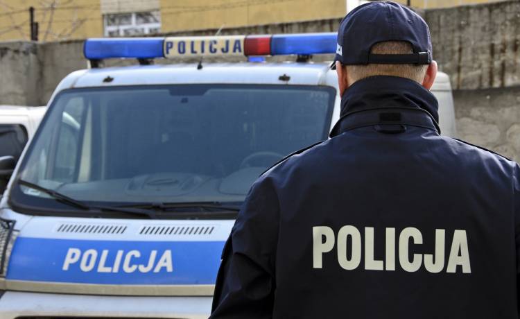 Matka 4-latka w szoku. Policjanci przyszli z "interwencją" do jej syna