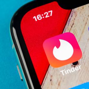 Tinder zablokuje naszych znajomych. Nowa funkcja w aplikacji randkowej