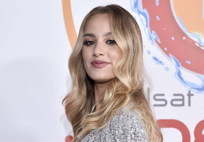 Wiktoria Gąsiewska bez stanika. Centymetry dzieliły ją od "wpadki"! [WIDEO]