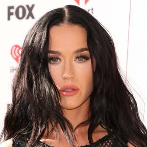 Katy Perry zaliczyła wpadkę! Prawie zsunął się jej top 