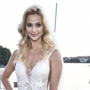 Hanna Żudziewicz wskoczyła w strój kąpielowy cztery miesiące po narodzinach córki. Wspomniała o bliźnie na ciele: "Mi nie przeszkadza"