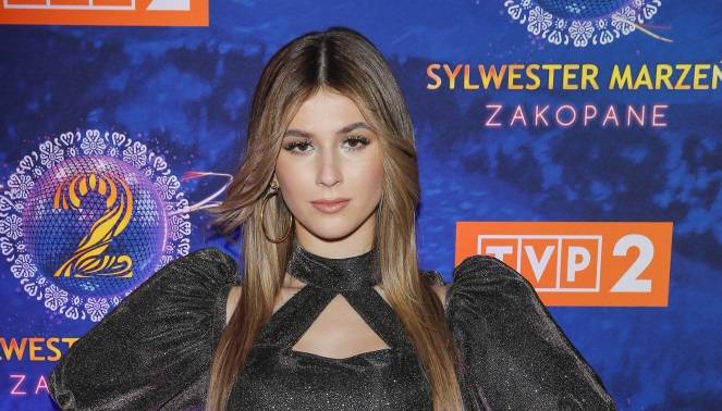 Roksana Węgiel w krwistej czerwieni! Piosenkarka odważnie odsłoniła ciało. "Ideał" [FOTO]