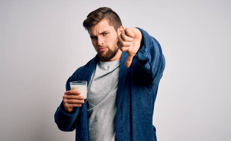 Naturalny sposób na bezsenność. Nie mleko, a wiśnie? 