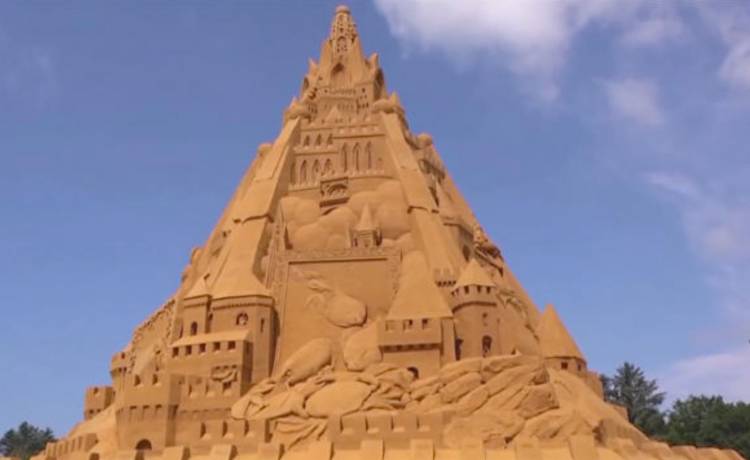 Dania. Powstał najwyższy zamek z piasku, ma 21 m wysokości i waży niemal 5 ton