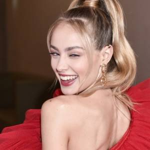 Wiktoria Gąsiewska kusi w biustonoszu. Aktorka rozciąga się przed lustrem [ZDJĘCIA]