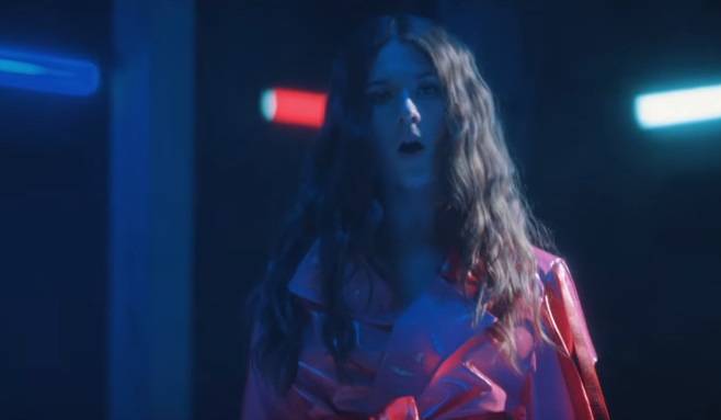 Nowy teledysk Roksany Węgiel do piosenki "Dobrze jest, jak jest". Debiutancki album w tym tygodniu