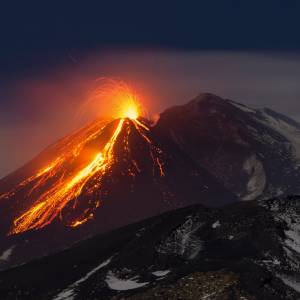 Włoski wulkan Etna znowu się obudził: erupcja trwa! [WIDEO]