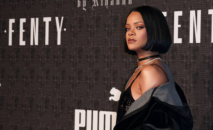 Rihanna pozuje topless. Dzieli się z fanami dobrą nowiną. Opowiedziała o „zmianach” w swoim życiu [ZDJĘCIA]