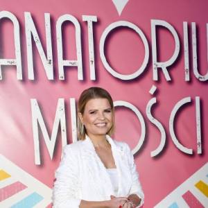 "Sanatorium miłości". Stenia i Waldemar przyznali się do swoich uczuć. Co wydarzyło się w ostatnim odcinku? 