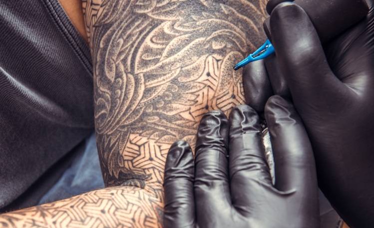 To najbardziej wytatuowany człowiek świata!  Ozdobienie ciała zajęło mu 1000 godzin