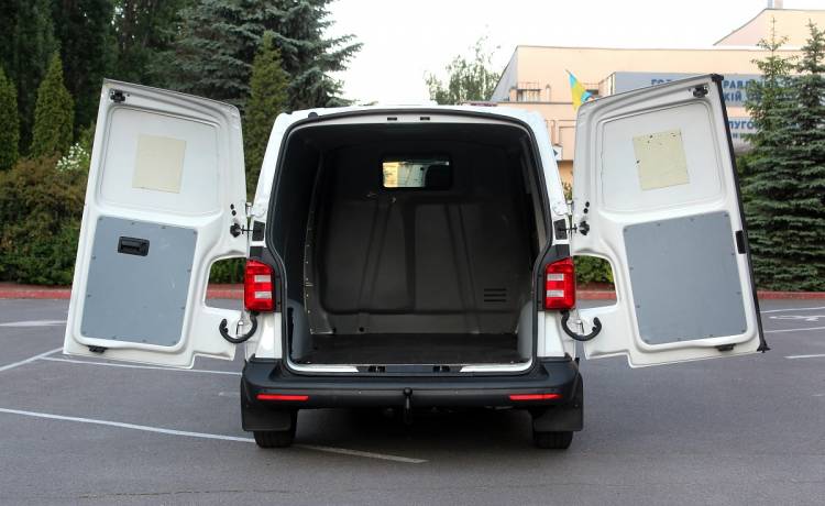 Nie posłuchała rady. Jej bus utknął w limanowskiej fontannie [WIDEO]