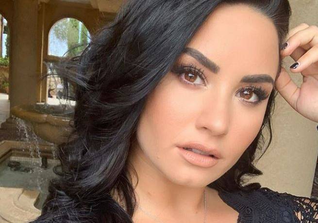 Demi Lovato chwali się ciążowym brzuszkiem?! Zobaczcie jak wygląda! 