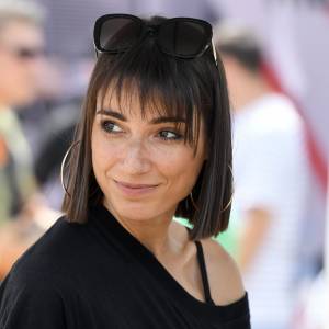 Szpilki i krwiście czerwona, krótka sukienka! Lenka Klimentová zniewala. "Wyglądasz zachwycająco" [FOTO]