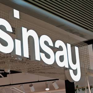 „Prosimy o zachowanie ostrożności”. Sinsay z pilnym komunikatem dla klientów. 