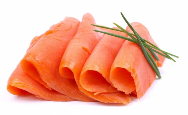 Groźna bakteria w łososiu. GIS ostrzega - tego produktu nie jedz!             