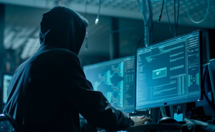 13-latek stracił kontrolę nad komputerem. Oszuści wysłali z niego wiadomości do nauczycieli