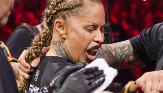 Laluna na odważnym zdjęciu w doczepionych włosach. "Petarda, ale mało podobna do siebie"