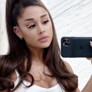 Ariana Grande i Dalton Gomez są naprawdę uroczą parą! Piosenkarka opublikowała zdjęcie z pocałunkiem